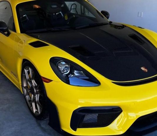 First US-spec Porsche 718 Cayman GT4 RS pops up for sale